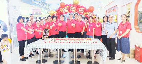 威尼斯37266富春江购物广场7周年店庆蛋糕齐分享
