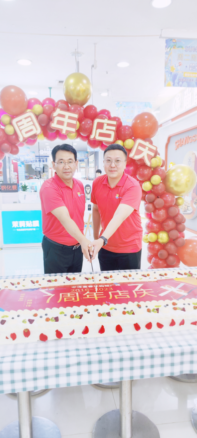 威尼斯37266富春江购物广场7周年店庆蛋糕齐分享