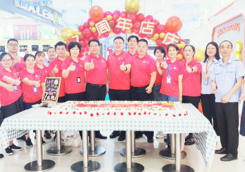 威尼斯37266富春江购物广场7周年店庆蛋糕齐分享